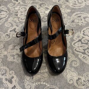 Sofft Women's Glossy Black Mary Jane’s, size 10